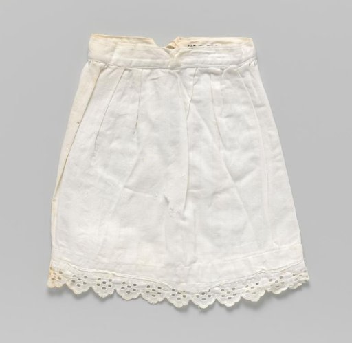 Under-skirt, belonging to doll "LILLY", of cotton, with strip of English embroidery