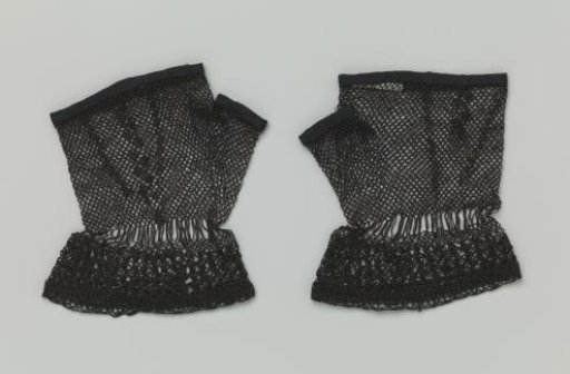 Mitten of Black Cotton in Egyptian Braiding