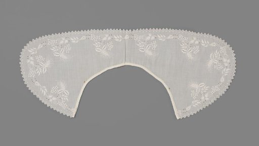 Collar of cotton batiste with a scalloped edge and white-work decorations