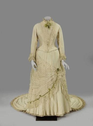 Wedding dress with orange blossom