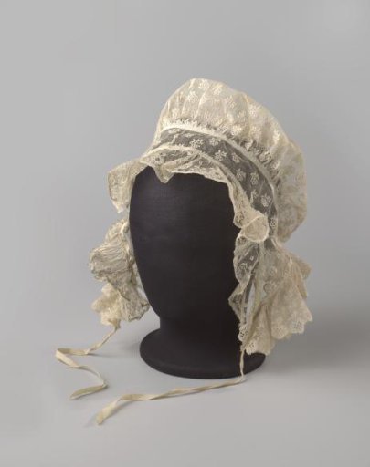 Cap of lace embroidery