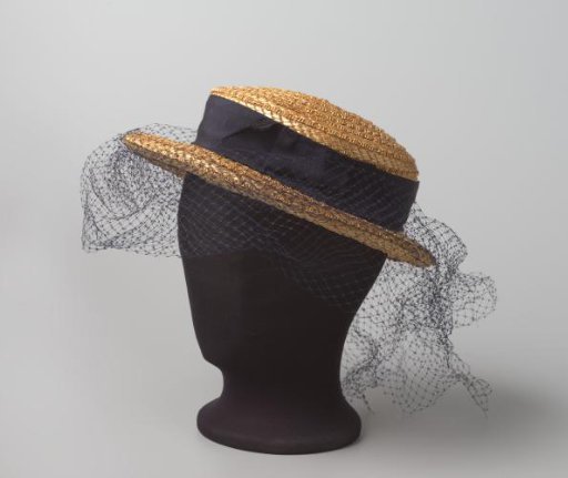 Straw hat or "matelot" of natural straw, with a dark blue hatband of grosgrain silk and a dark blue veil