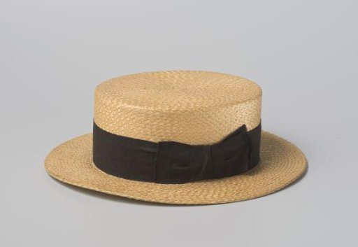 Straw hat, boater model with black grosgrain ribbon and bow; address Koning en Massier