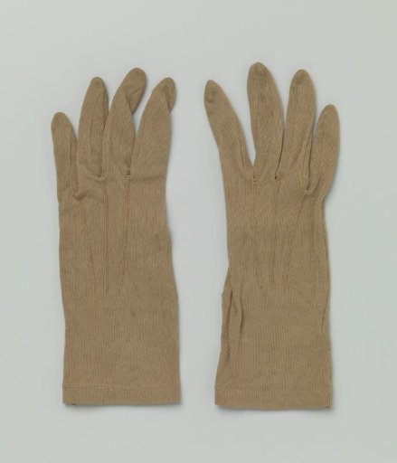 Glove of beige silk tricot