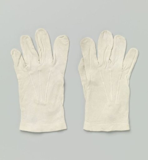 Glove of shiny white cotton tricot with snap fastener