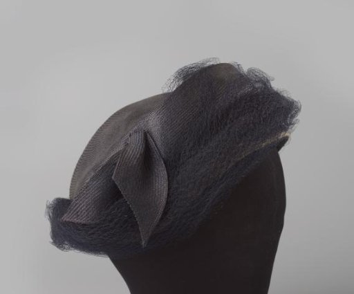 Straw hat of dark blue, fine, smooth straw, with white edge and veil