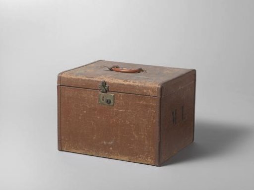 Hat box lined with brown linen