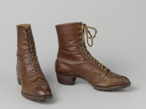 Mountain Boot, High-cut Model with Lacing, of Light Brown Calfskin
