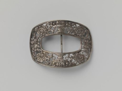 Shoe or belt buckle of openwork silver