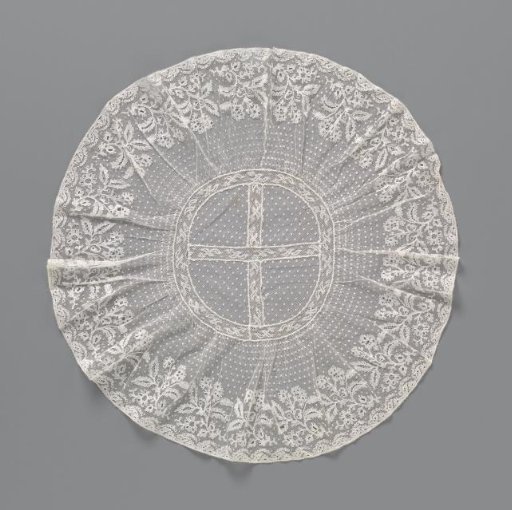 Shawl of Bobbin Lace with Insertions of Machine-Made Lace Forming a Cross-Intersecting Circle in the Center