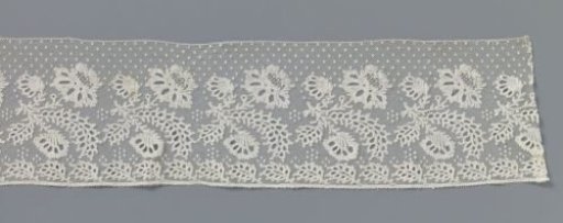 Strip of bobbin lace with a horizontal flower branch with two flowers bending upwards and one bending downwards