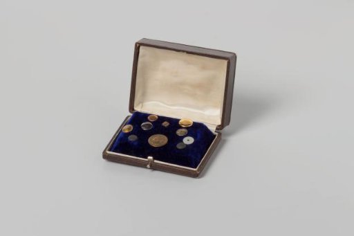 Round waistcoat button or collar button of silver