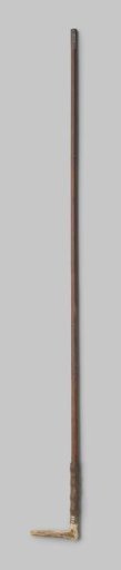 Shaft of bamboo with straight hook of stag horn, with ring of silver-coloured metal