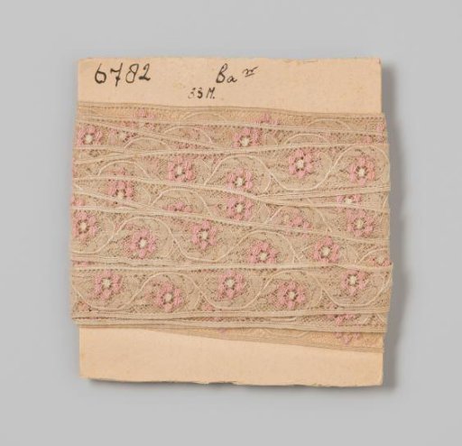 Insert, broken white, with a wavy line and pink flowers