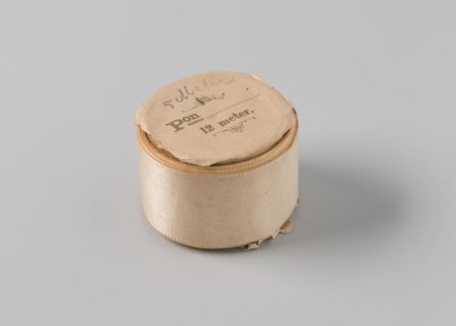 Roll with cream-colored silk satin ribbon