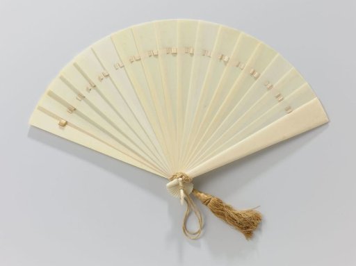 Brisé fan entirely of ivory