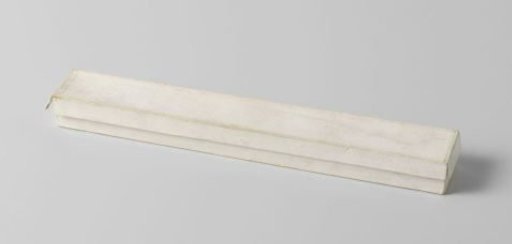 Fan case, white, made of paper with a loose lid