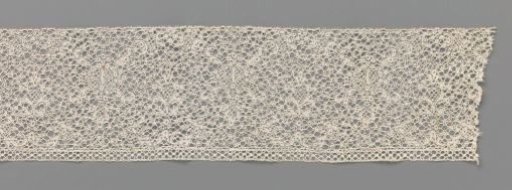 Border of bobbin lace with two candelabrum motifs