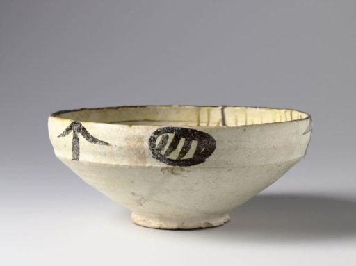 Bowl with a large bird
