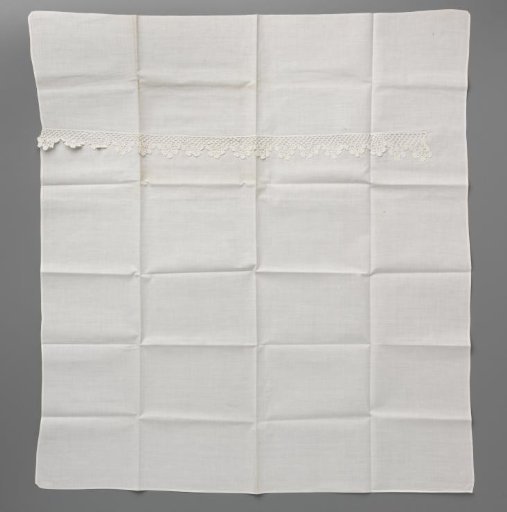 Tablecloth of cotton with a crocheted scalloped edge