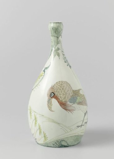 Vase painted with a pheasant