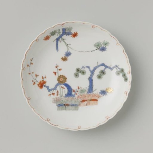 Dish, polychrome decorated with a Kakiemon pattern