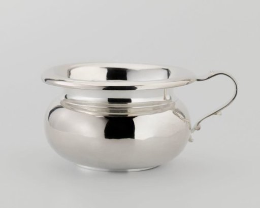 Chamber pot with the coat of arms of the alliance Torck-De Rode van Heeckeren