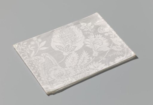 Linen damask napkin with lace pattern