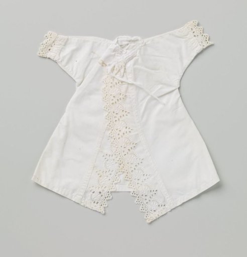 Nightgown of white batiste with lace edging on the sleeves and the closure
