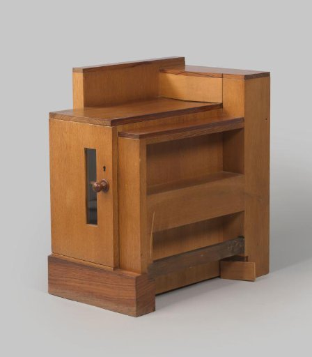 Cabinet belonging to a bench