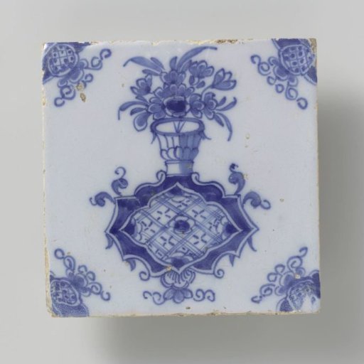 Tile with vase with flowers and a Régence ornament in the corners.