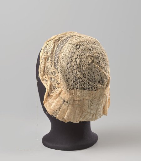 Cap with a crown of Frisian lace in fine knitting, trimmed with a strip of Brussels lace pleated along the forehead
