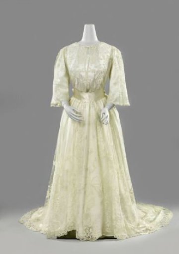 Lace wedding dress