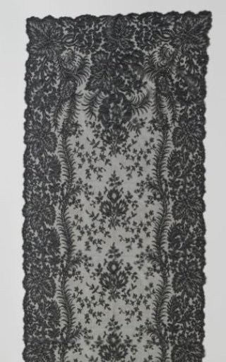 Long scarf of black silk machine-made lace with grape leaves