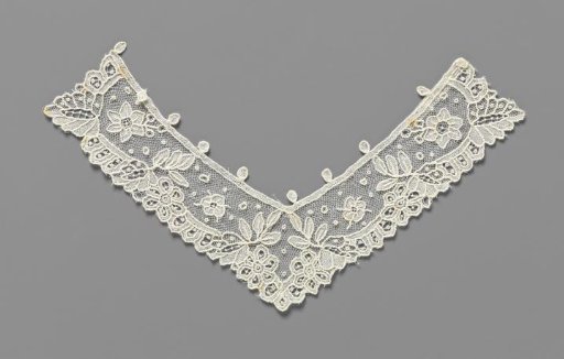 Cuff of Needle Lace with a V-Shaped Pattern