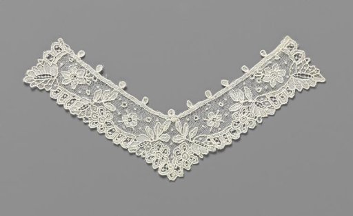 Cuff of Needle Lace with a V-Shaped Pattern