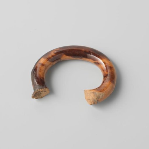 Ear of a teapot (De Caluwe bakafval)