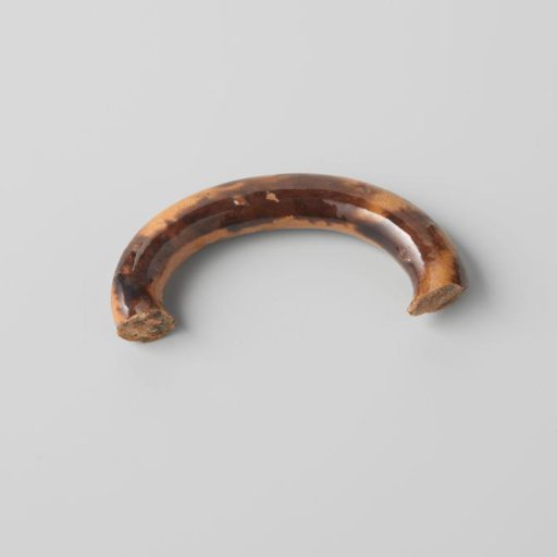 Fragment of an ear of a teapot (De Caluwe bakafval)