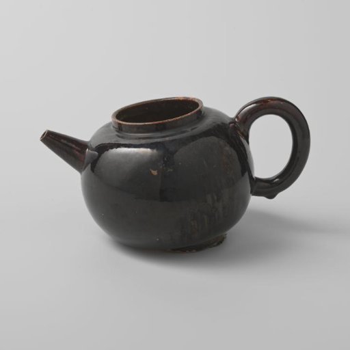 Teapot with a black glaze (De Caluwe bakafval)