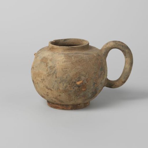 Teapot of unglazed earthenware (De Caluwe kiln waste)
