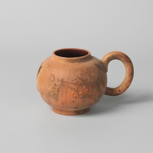 Teapot with Floral Rinceaux in Relief and Incised Lines (De Caluwe Bakafval)