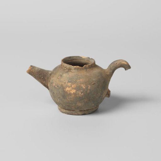Teapot of unglazed earthenware (De Caluwe bakafval)