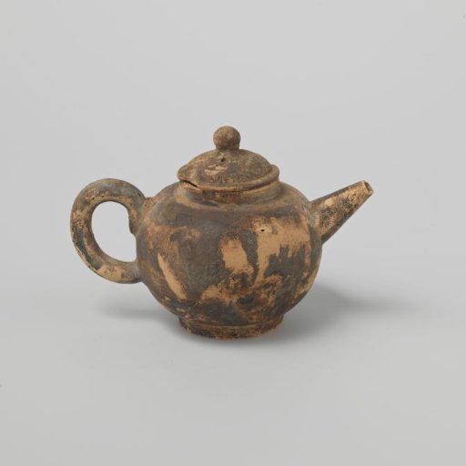 Teapot of Unglazed Earthenware with Black Spots (De Caluwe Bakafval)