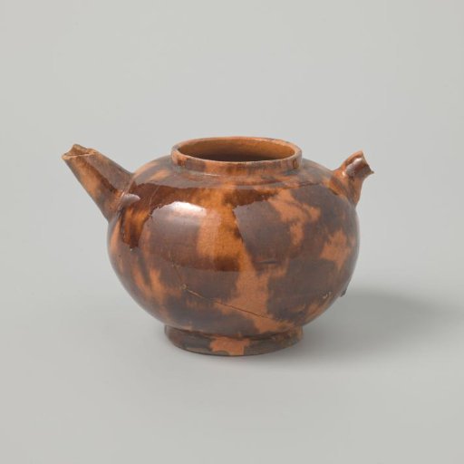 Teapot with Brown Spots Under a Yellow Glaze (De Caluwe Bakafval)