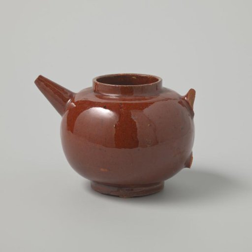 Teapot with a brown glaze (De Caluwe kiln waste)