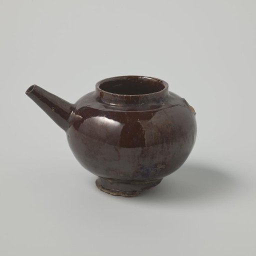 Teapot with a black glaze (De Caluwe kiln waste)