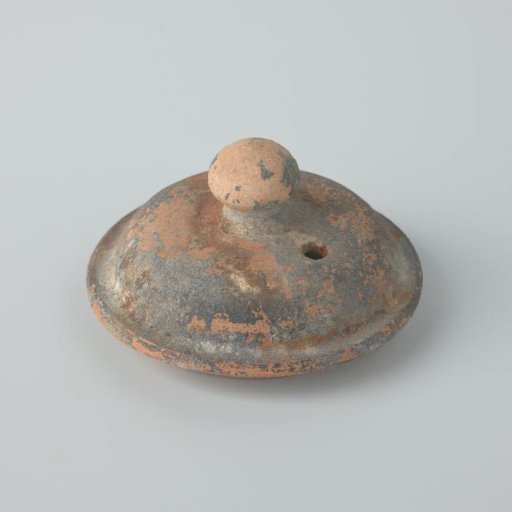 Cover of a Teapot (De Caluwe bakafval)