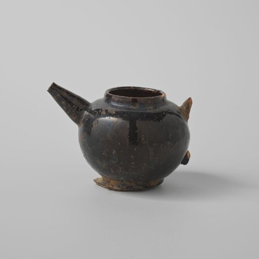 Teapot with a Black Glaze (De Caluwe bakafval)