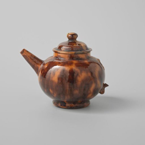 Teapot with Brown Spots under a Yellow Glaze (De Caluwe bakafval)