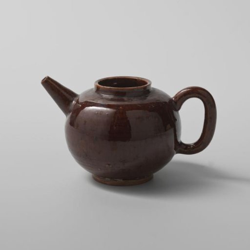 Teapot with a black glaze (De Caluwe bakafval)